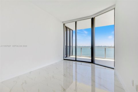 Condominio en alquiler en Miami, Florida, 4 dormitorios, 234.39 m2 № 2011194 - foto 7