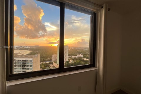 Condo in Miami, Florida, 1 bedroom  № 2013174 - photo 18