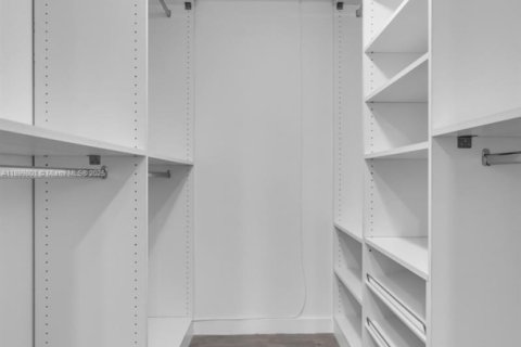 Condo in Miami, Florida, 1 bedroom  № 2013174 - photo 20