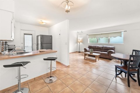 Condominio en venta en Miami Beach, Florida, 1 dormitorio, 61.97 m2 № 1952472 - foto 1