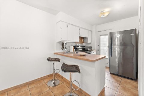 Condominio en venta en Miami Beach, Florida, 1 dormitorio, 61.97 m2 № 1952472 - foto 9