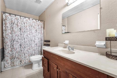 House in Miami Gardens, Florida 3 bedrooms, 120.77 sq.m. № 1809294 - photo 17
