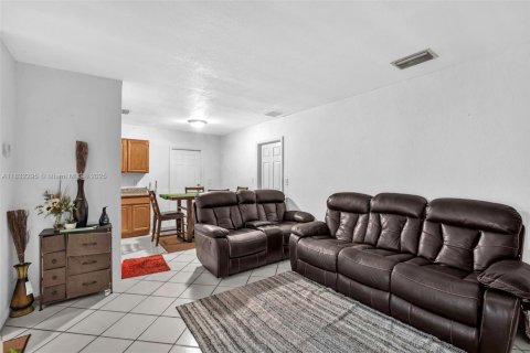 House in Miami Gardens, Florida 3 bedrooms, 120.77 sq.m. № 1809294 - photo 4