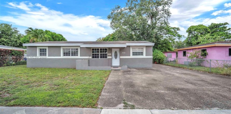 House in Miami Gardens, Florida 3 bedrooms, 120.77 sq.m. № 1809294