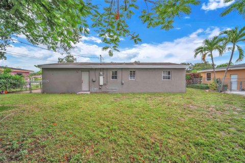 House in Miami Gardens, Florida 3 bedrooms, 120.77 sq.m. № 1809294 - photo 19