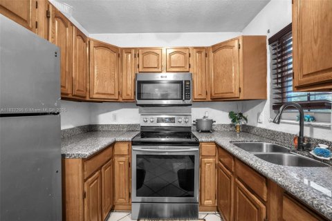 House in Miami Gardens, Florida 3 bedrooms, 120.77 sq.m. № 1809294 - photo 9