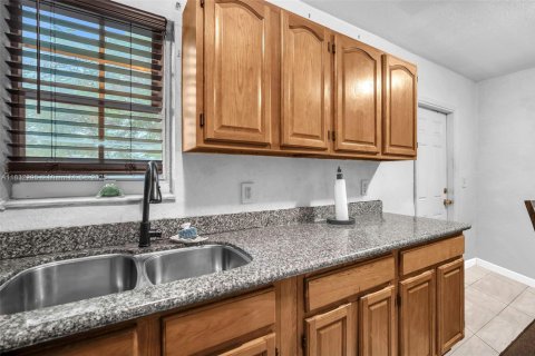 House in Miami Gardens, Florida 3 bedrooms, 120.77 sq.m. № 1809294 - photo 11