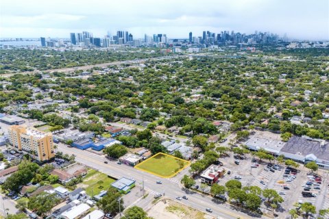 Propiedad comercial en venta en Miami, Florida № 1928946 - foto 2