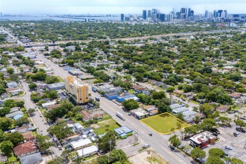 Propiedad comercial en venta en Miami, Florida № 1928946 - foto 1