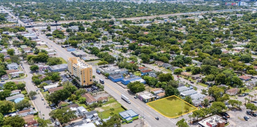 Propiedad comercial en Miami, Florida № 1928946