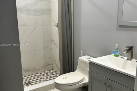 Villa ou maison à louer à Fort Lauderdale, Floride: 1 chambre, 75.81 m2 № 2154664 - photo 8