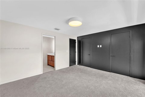 Снять в аренду таунхаус в Норт-Майами, Флорида 2 спальни, 119.1м2, № 1930004 - фото 25