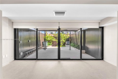 Снять в аренду таунхаус в Норт-Майами, Флорида 2 спальни, 119.1м2, № 1930004 - фото 15