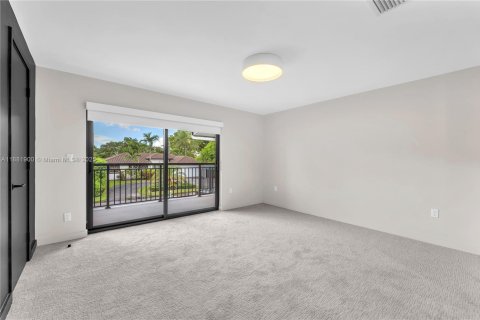 Снять в аренду таунхаус в Норт-Майами, Флорида 2 спальни, 119.1м2, № 1930004 - фото 21