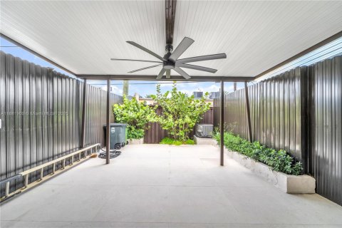 Снять в аренду таунхаус в Норт-Майами, Флорида 2 спальни, 119.1м2, № 1930004 - фото 16