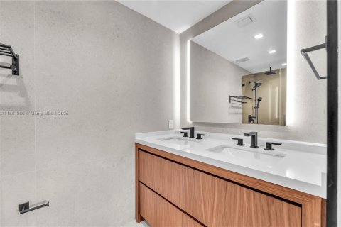 Снять в аренду таунхаус в Норт-Майами, Флорида 2 спальни, 119.1м2, № 1930004 - фото 27