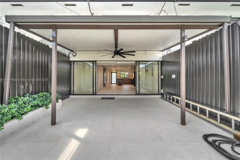 Снять в аренду таунхаус в Норт-Майами, Флорида 2 спальни, 119.1м2, № 1930004 - фото 18