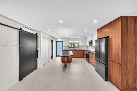 Снять в аренду таунхаус в Норт-Майами, Флорида 2 спальни, 119.1м2, № 1930004 - фото 8