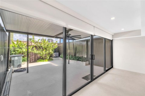 Снять в аренду таунхаус в Норт-Майами, Флорида 2 спальни, 119.1м2, № 1930004 - фото 19