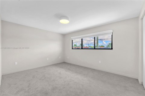 Снять в аренду таунхаус в Норт-Майами, Флорида 2 спальни, 119.1м2, № 1930004 - фото 30