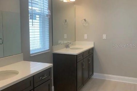 House in Winter Garden, Florida 3 bedrooms, 185.25 sq.m. № 2285628 - photo 24