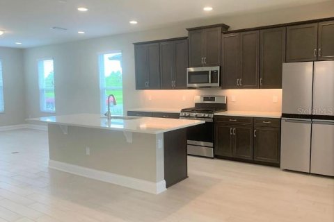 House in Winter Garden, Florida 3 bedrooms, 185.25 sq.m. № 2285628 - photo 8