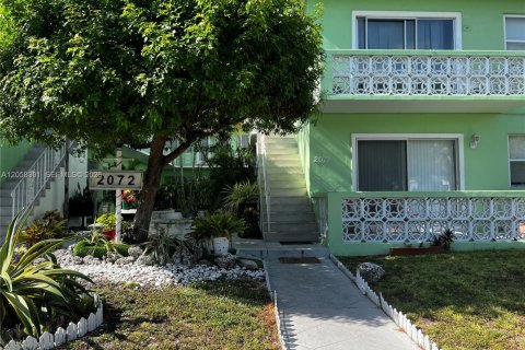Condo in North Miami Beach, Florida, 2 bedrooms  № 2243839 - photo 17