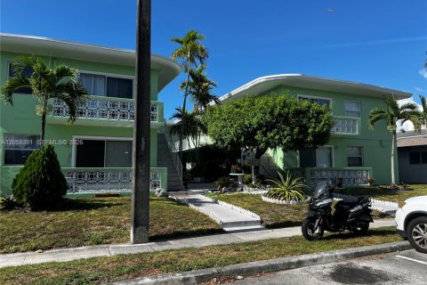 Condo in North Miami Beach, Florida, 2 bedrooms № 2243839