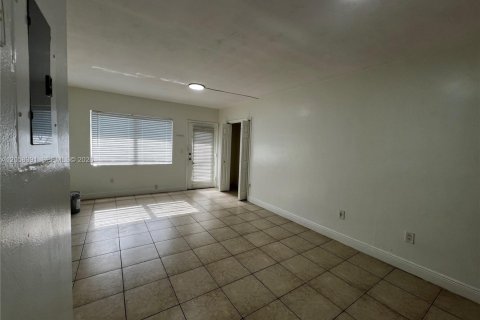 Condo in North Miami Beach, Florida, 2 bedrooms  № 2243839 - photo 6