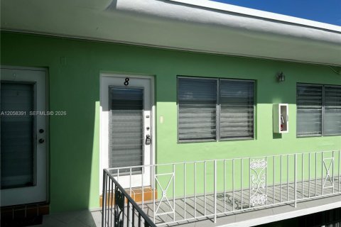 Condo in North Miami Beach, Florida, 2 bedrooms  № 2243839 - photo 15