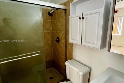 Condo in North Miami Beach, Florida, 2 bedrooms  № 2243839 - photo 10