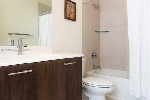 Touwnhouse à louer à Doral, Floride: 4 chambres, 160.91 m2 № 1930796 - photo 11