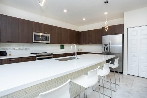 Touwnhouse à louer à Doral, Floride: 4 chambres, 160.91 m2 № 1930796 - photo 5