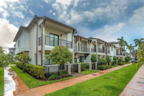 Touwnhouse à louer à Doral, Floride: 4 chambres, 160.91 m2 № 1930796 - photo 2