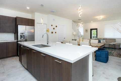 Touwnhouse à louer à Doral, Floride: 4 chambres, 160.91 m2 № 1930796 - photo 7
