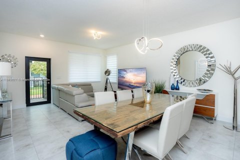 Touwnhouse à louer à Doral, Floride: 4 chambres, 160.91 m2 № 1930796 - photo 3