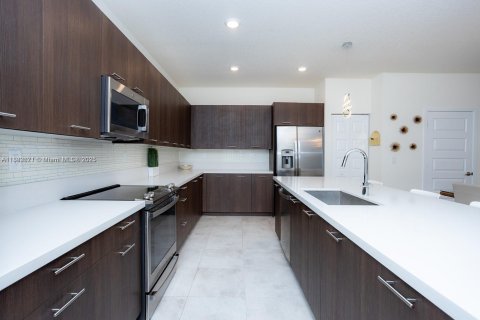 Touwnhouse à louer à Doral, Floride: 4 chambres, 160.91 m2 № 1930796 - photo 6