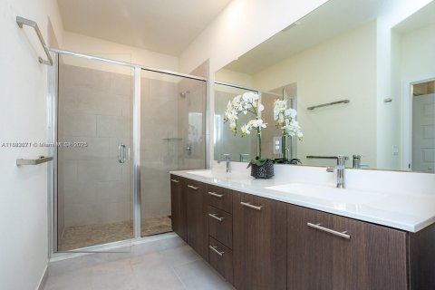 Touwnhouse à louer à Doral, Floride: 4 chambres, 160.91 m2 № 1930796 - photo 10