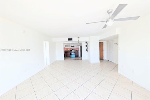 Condo in Bay Harbor Islands, Florida, 2 bedrooms  № 1879019 - photo 5