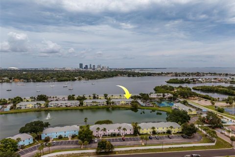 Condominio en alquiler en Saint Petersburg, Florida, 1 dormitorio, 76.46 m2 № 2107542 - foto 2