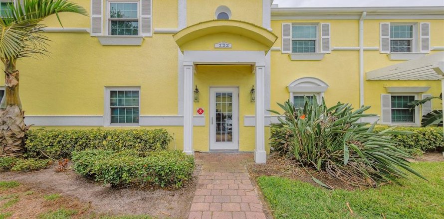 Condominio en Saint Petersburg, Florida, 1 dormitorio  № 2107542