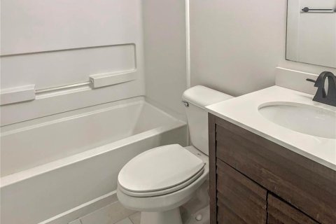 Apartamento en alquiler en Sarasota, Florida, 2 dormitorios, 81.29 m2 № 2205391 - foto 8