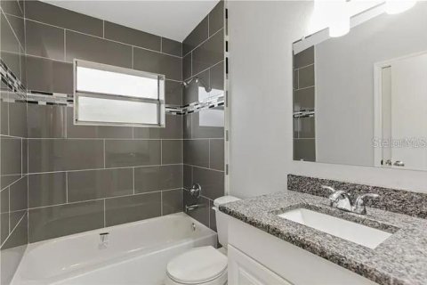 Casa en venta en Orlando, Florida, 3 dormitorios, 124.86 m2 № 1912796 - foto 13