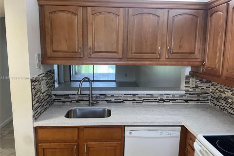 Condo in Miramar, Florida, 2 bedrooms  № 1698706 - photo 3