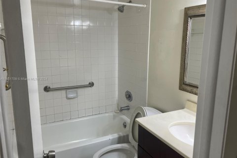 Condo in Miramar, Florida, 2 bedrooms  № 1698706 - photo 8