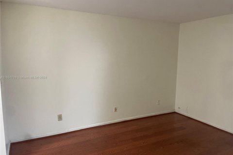 Condo in Miramar, Florida, 2 bedrooms  № 1698706 - photo 9