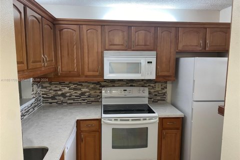 Condo in Miramar, Florida, 2 bedrooms  № 1698706 - photo 2