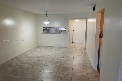 Condo in Miramar, Florida, 2 bedrooms  № 1698706 - photo 5