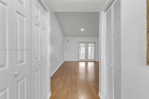 Снять в аренду таунхаус в Катлер-Бей, Флорида 2 спальни, 92.9м2, № 2032322 - фото 4