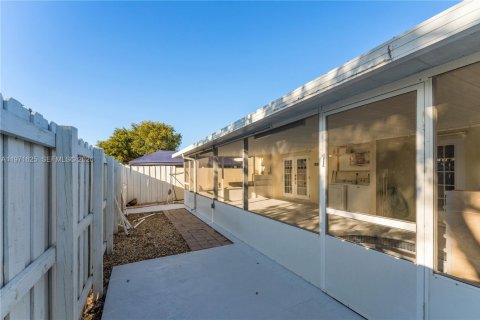 Снять в аренду таунхаус в Катлер-Бей, Флорида 2 спальни, 92.9м2, № 2032322 - фото 14